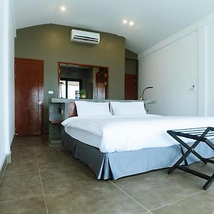 Deluxe Bungalow